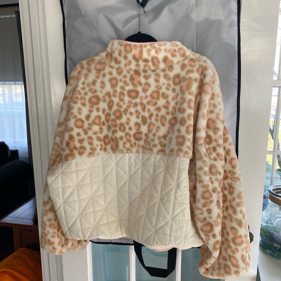 Leopard Print Fleece Jacket with Quilted Detail - Picture 7 of 8